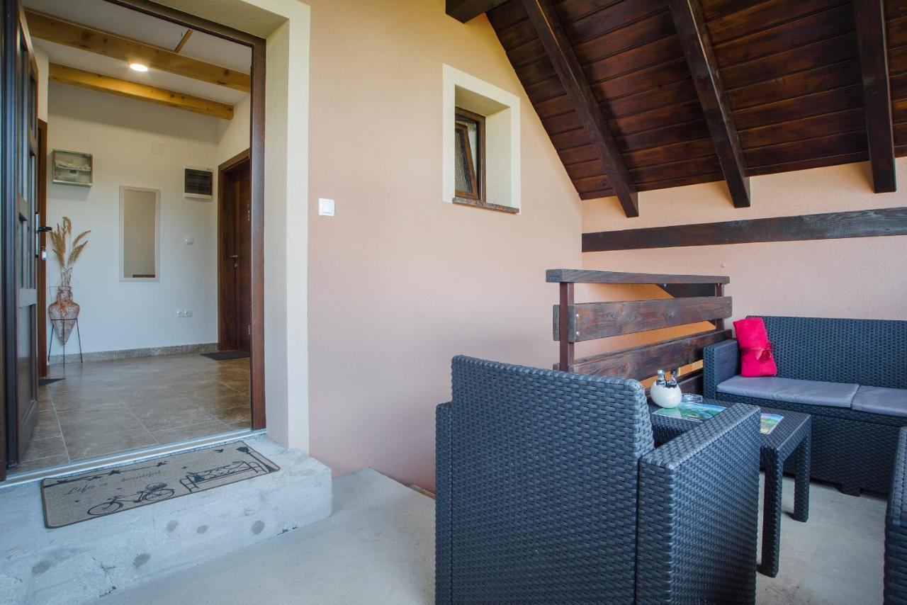 Studio Apartment Karlo Drežnik Grad Buitenkant foto
